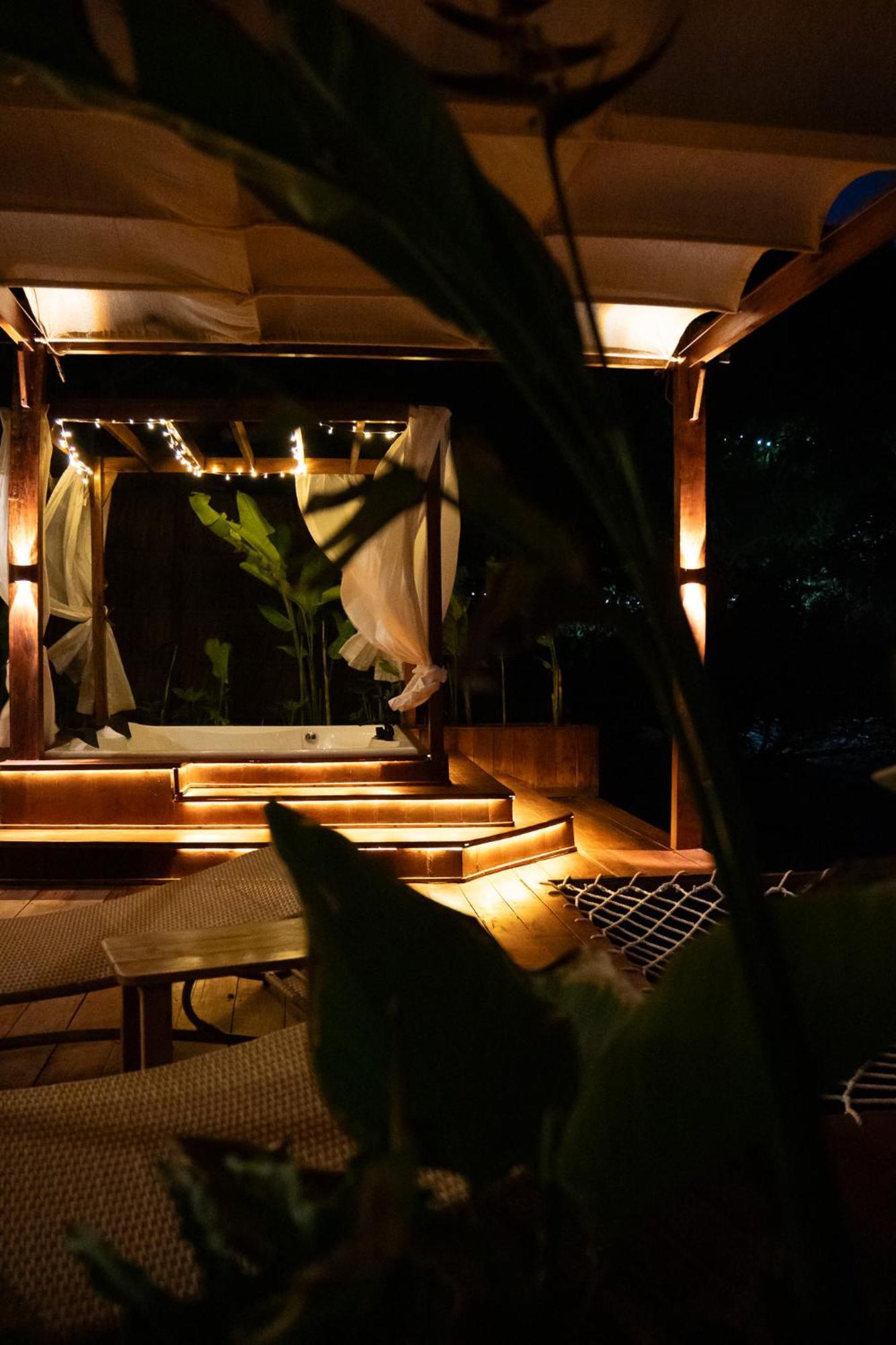 Beachfront Luxury Dome Villas - Gamat Bay Resort Nusa Penida Bagian luar foto